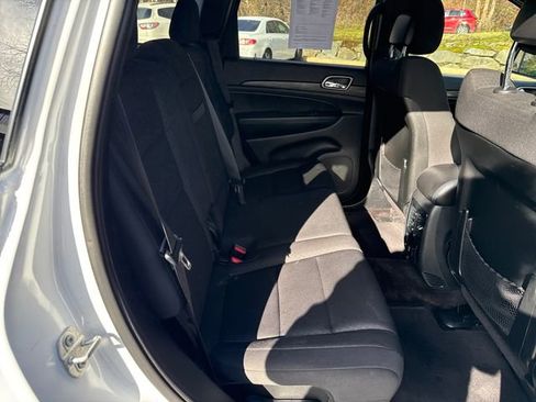 Used 2019 Jeep Grand Cherokee Laredo image 13