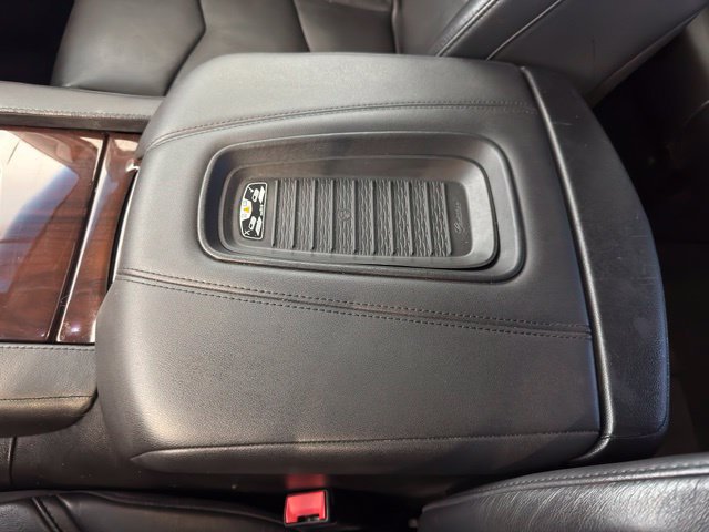 Used 2019 Cadillac Escalade Premium Luxury AWD/4WD image 24