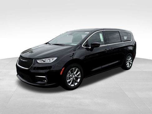 New 2026 Chrysler Pacifica Limited image 3