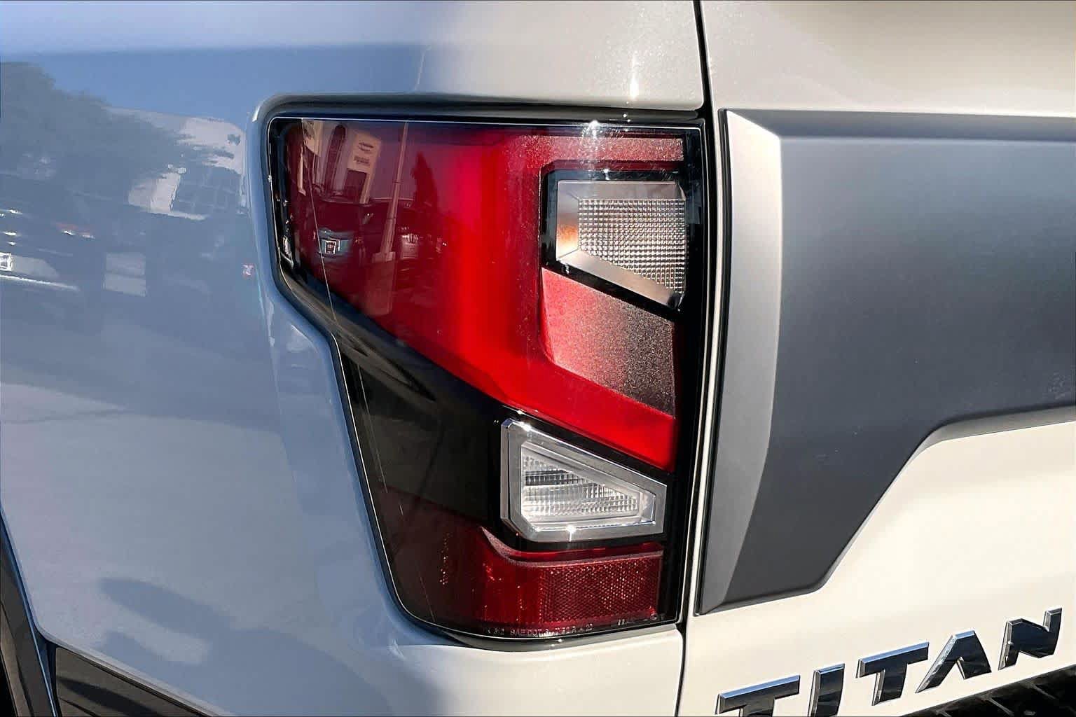 Used 2023 Nissan Titan Platinum Reserve w/ Moonroof Package AWD/4WD image 27