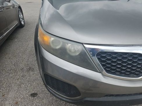 Used 2011 Kia Sorento 2WD image 11