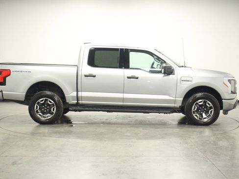Used 2023 Ford F150 Lightning XLT image 9