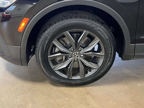Used 2022 Volkswagen Tiguan SE AWD/4WD image 25