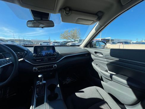 Used 2025 Nissan Altima 2.5 SV image 35