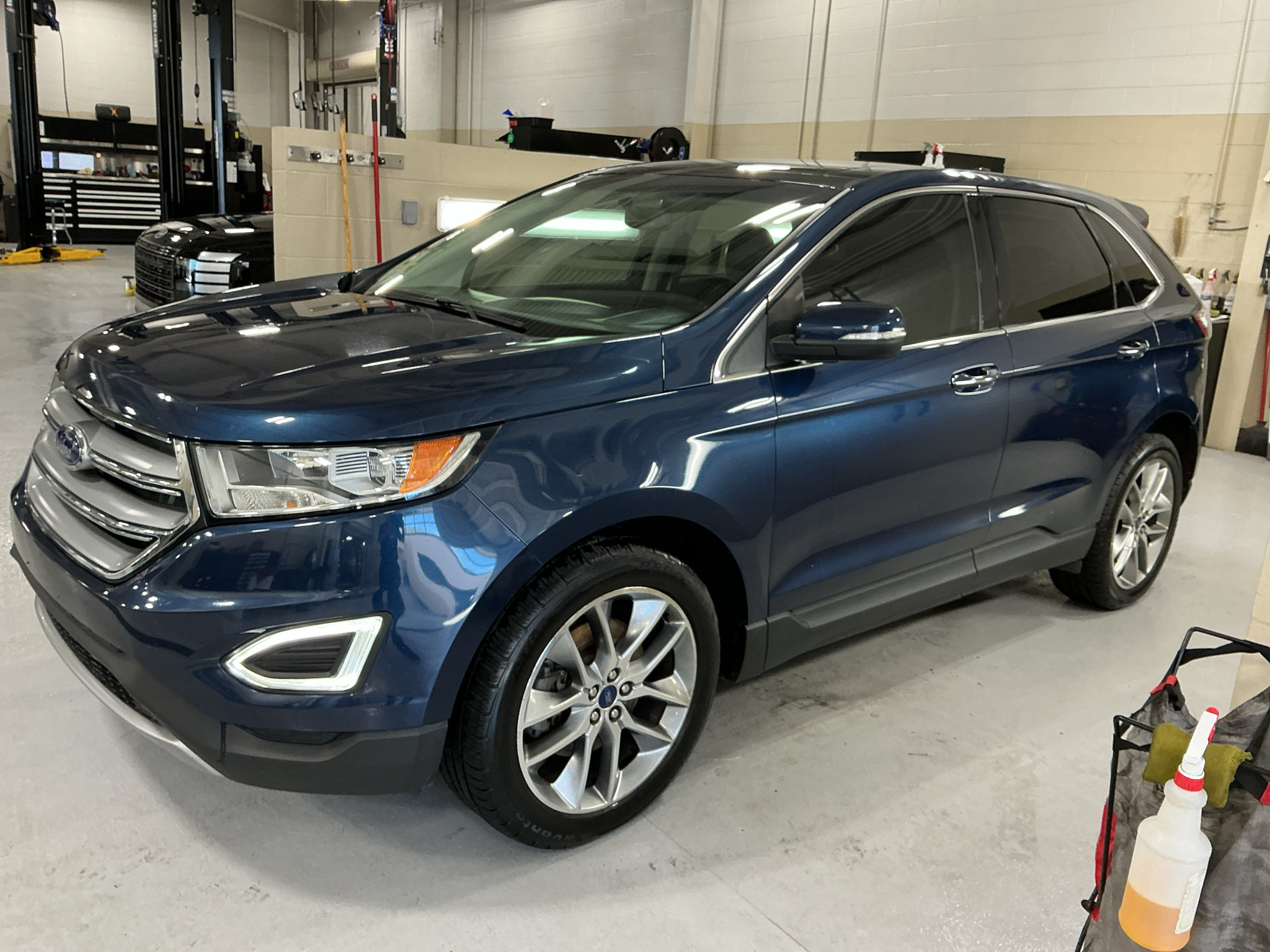 Used 2017 Ford Edge Titanium w/ Equipment Group 301A AWD/4WD image 8