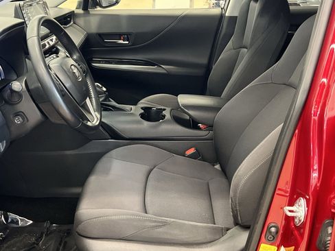 Used 2021 Toyota Venza LE w/ Carpet Mat Package (TMS) image 11