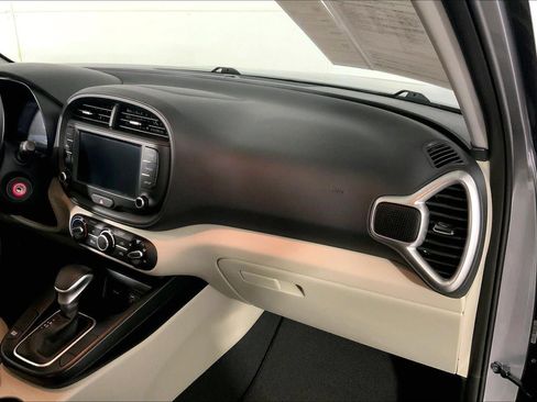 Certified 2025 Kia Soul LX w/ LX Technology Package image 16