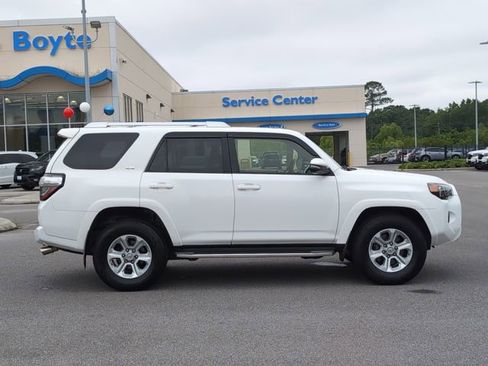 Used 2018 Toyota 4Runner SR5 Premium RWD image 2