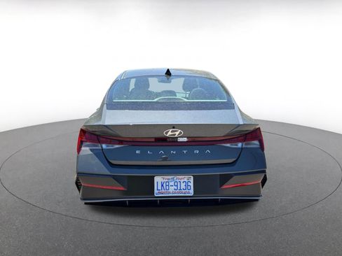Used 2025 Hyundai Elantra SEL FWD image 6