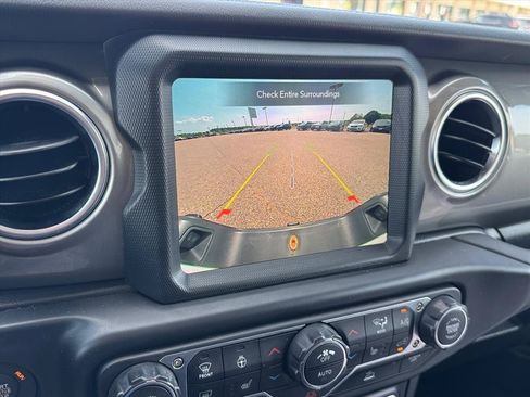 Used 2022 Jeep Gladiator Overland w/ Cold Weather Group AWD/4WD image 25