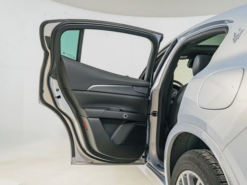 Used 2024 Maserati Grecale GT image 22