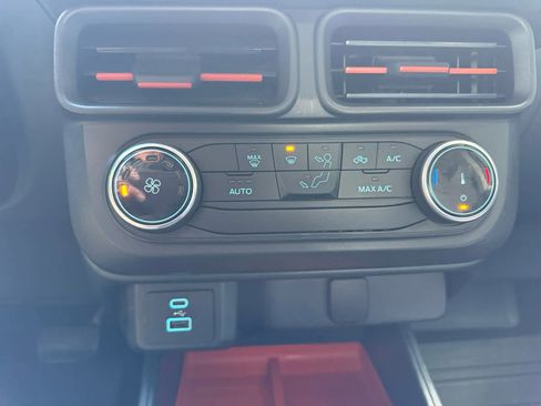 Used 2022 Ford Maverick XLT image 12