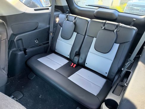 Used 2023 Ford Explorer XLT w/ Equipment Group 202A image 13