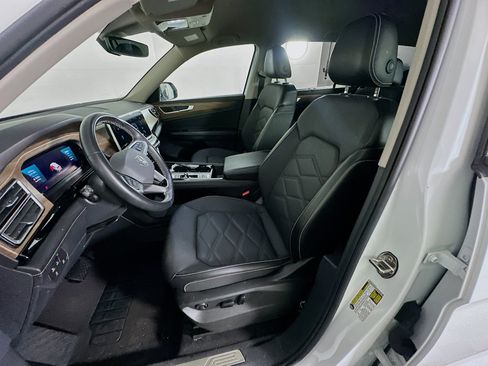 Used 2024 Volkswagen Atlas SE image 13