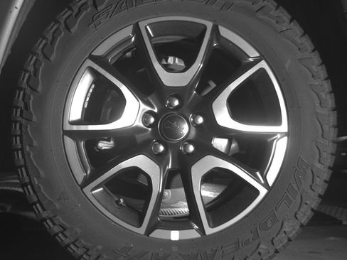 Used 2025 Jeep Compass Trailhawk AWD/4WD image 14