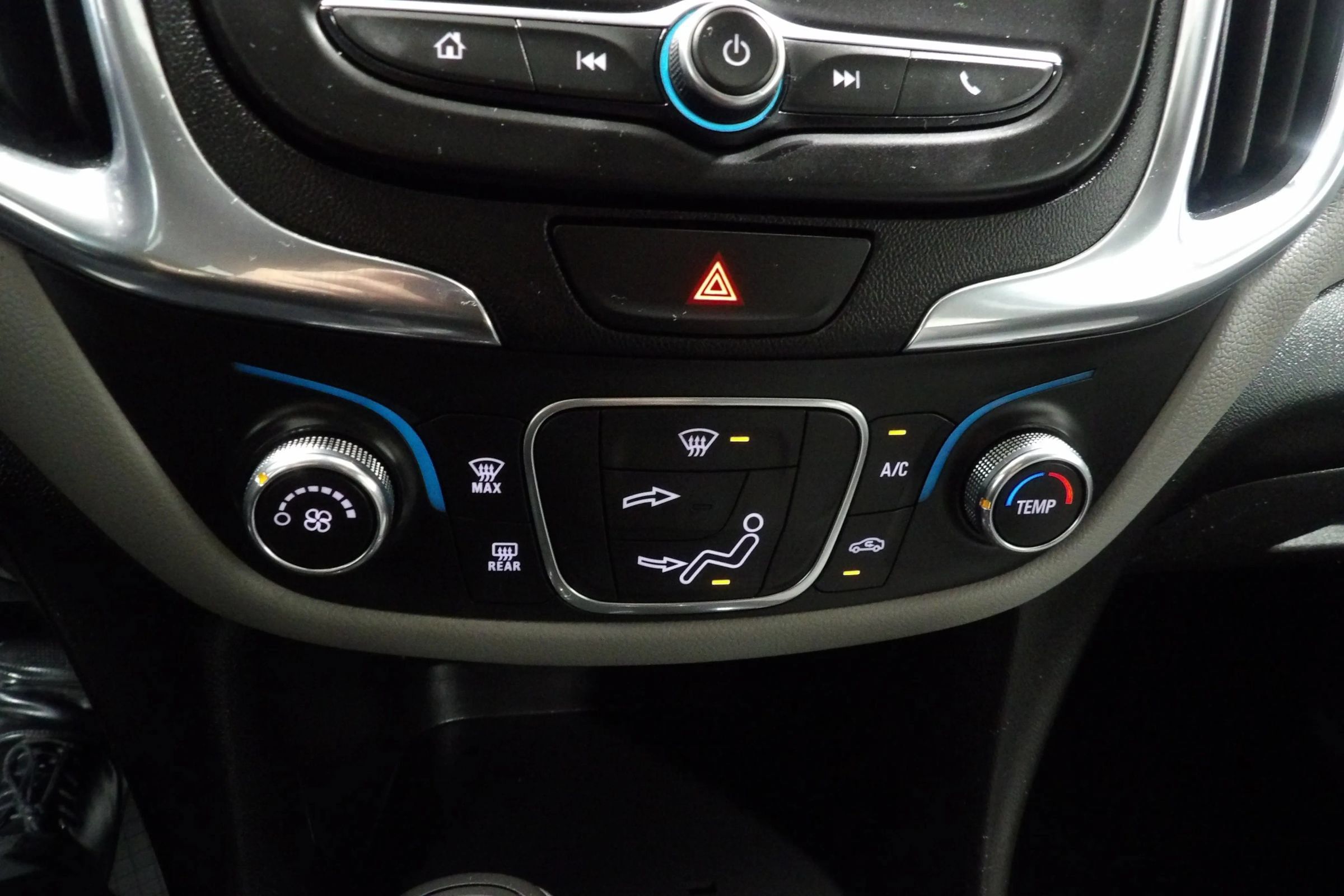 Used 2019 Chevrolet Equinox LS w/ LS Convenience Package FWD image 13