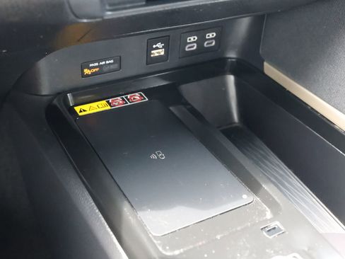 Used 2025 Toyota Camry LE FWD image 4