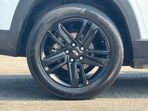Used 2024 Chevrolet Trax ACTIV w/ Sunroof Package FWD image 3