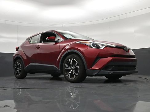 Used 2019 Toyota C-HR LE FWD image 28