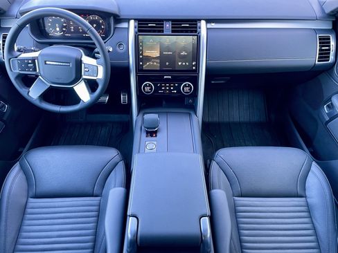 Certified 2024 Land Rover Discovery Dynamic SE image 16