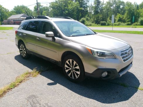 Used 2015 Subaru Outback 2.5i Limited AWD/4WD image 4