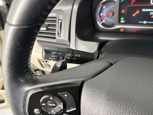 Used 2019 Honda Pilot Touring image 15