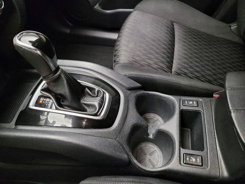 Used 2019 Nissan Rogue SV FWD image 26