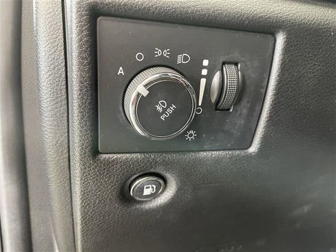 Used 2017 Jeep Grand Cherokee Altitude AWD/4WD image 14