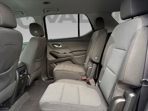 Used 2020 Chevrolet Traverse LT image 4