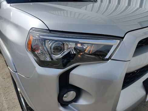 Used 2018 Toyota 4Runner SR5 Premium image 4