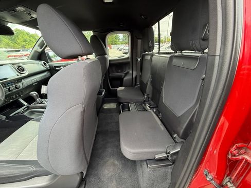 Used 2020 Toyota Tacoma TRD Sport w/ TRD Premium Sport Package AWD/4WD image 24