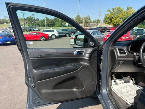 Used 2018 Jeep Grand Cherokee Altitude AWD/4WD image 15