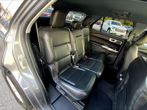 Used 2022 Ford Explorer XLT w/ Equipment Group 202A image 18