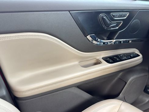 Certified 2024 Lincoln Corsair FWD image 12