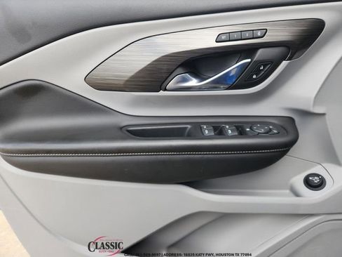 Used 2024 GMC Terrain SLT image 24