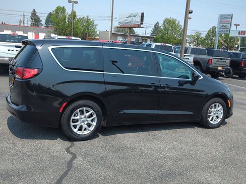 Used 2023 Chrysler Voyager LX FWD image 6