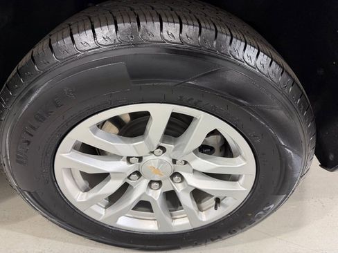 Used 2024 Chevrolet Suburban LT image 35