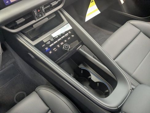 Certified 2025 Porsche Macan 4 Electric AWD/4WD image 21
