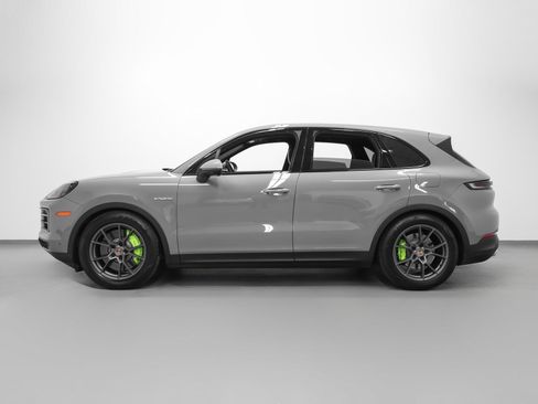 Used 2025 Porsche Cayenne E-Hybrid image 2