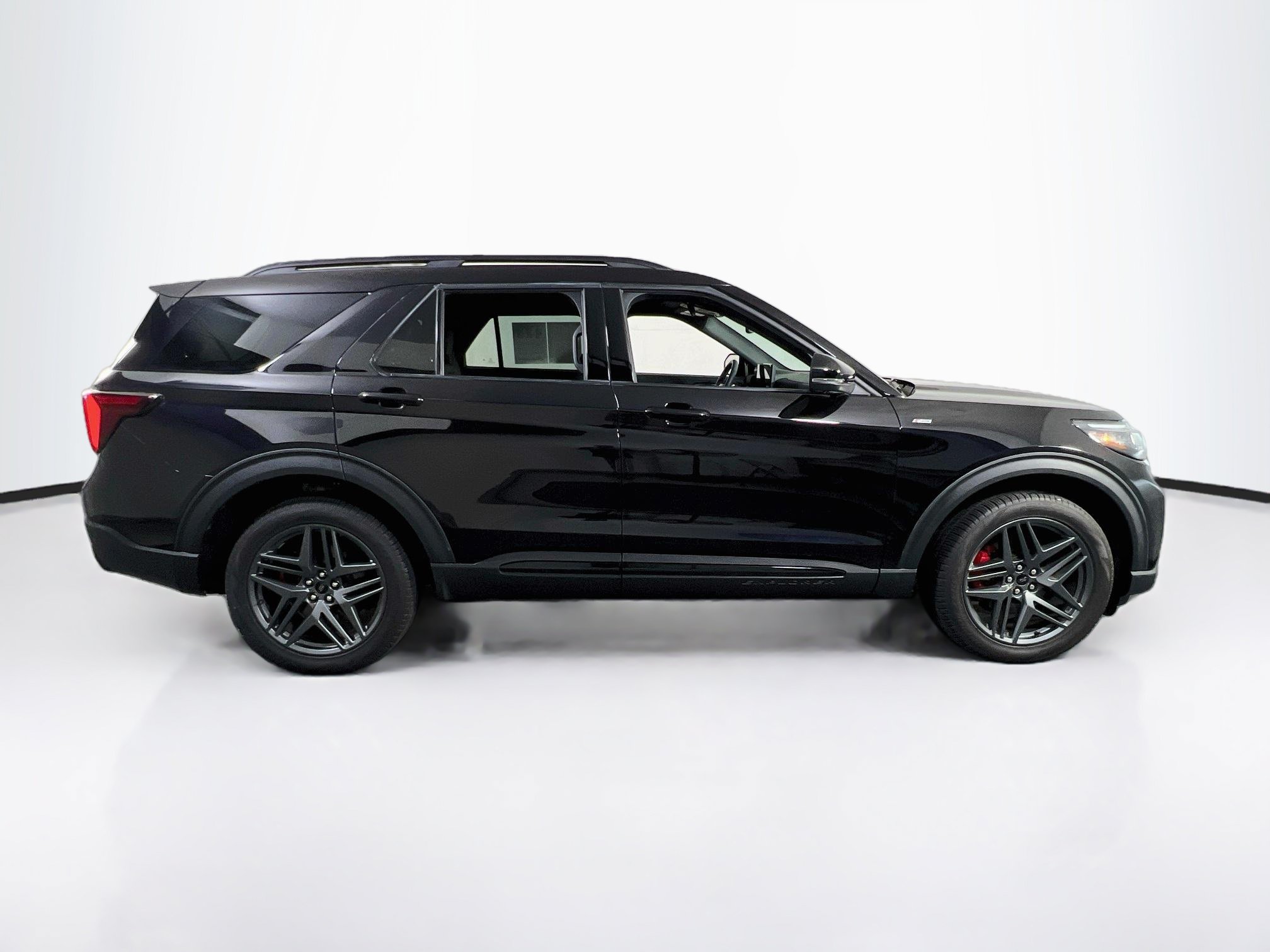 Used 2025 Ford Explorer ST-Line w/ Premium Package AWD/4WD image 4