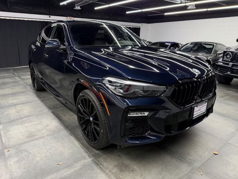 Used 2021 BMW X6 M50i image 9