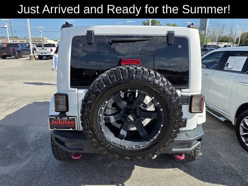 Used 2015 Jeep Wrangler Unlimited Rubicon image 3