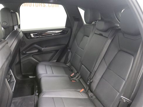 Used 2020 Porsche Cayenne AWD/4WD image 32