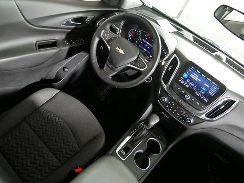 Used 2023 Chevrolet Equinox LT AWD/4WD image 9
