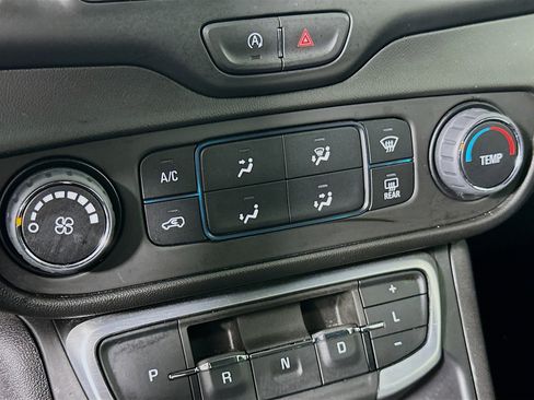 Used 2024 GMC Terrain SLE FWD image 23