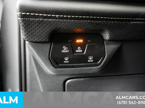 Used 2024 Volkswagen Atlas Cross Sport SE image 31