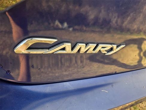 Used 2016 Toyota Camry SE image 10