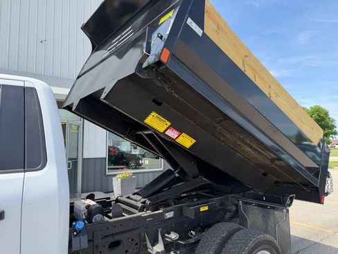 Used 2024 Ford F550 4x4 Regular Cab Super Duty image 3