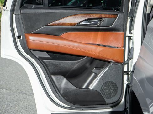 Used 2015 Cadillac Escalade Premium image 40