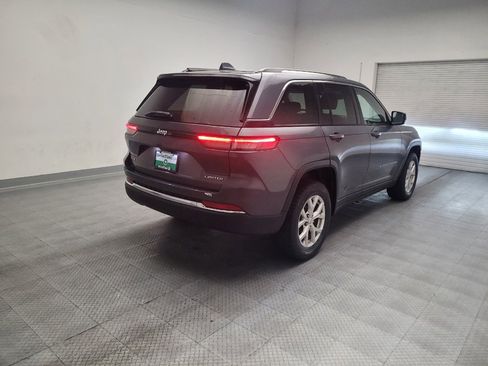 Used 2023 Jeep Grand Cherokee Limited AWD/4WD image 9